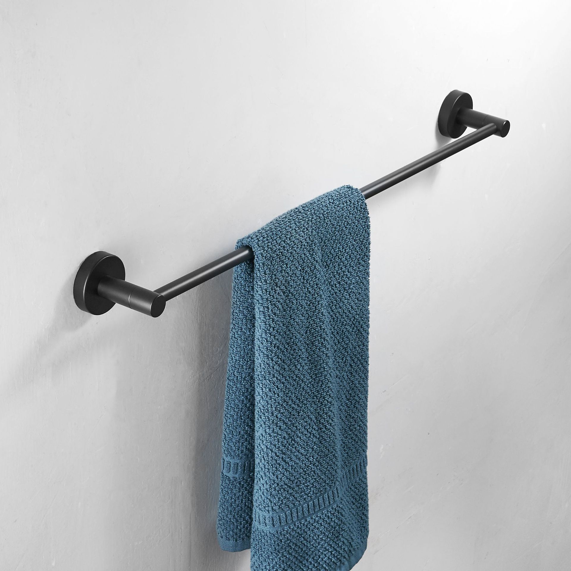 Single pole towel rack